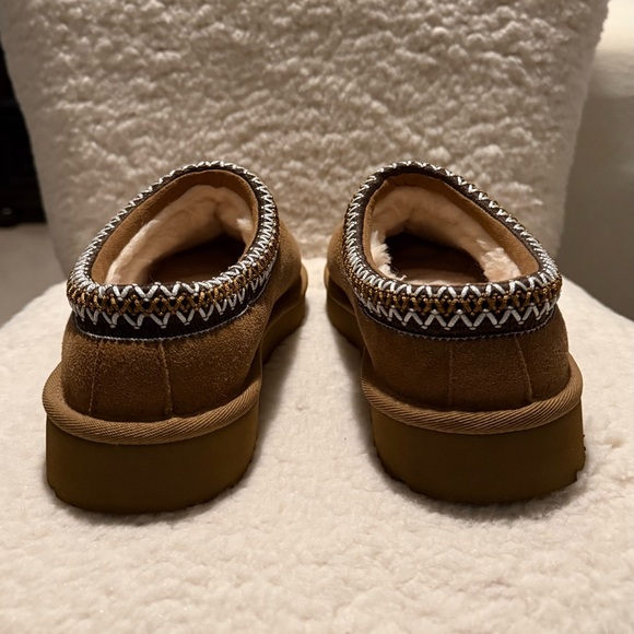 UGG Chestnut Tasman Slipper - Picture 9 of 10